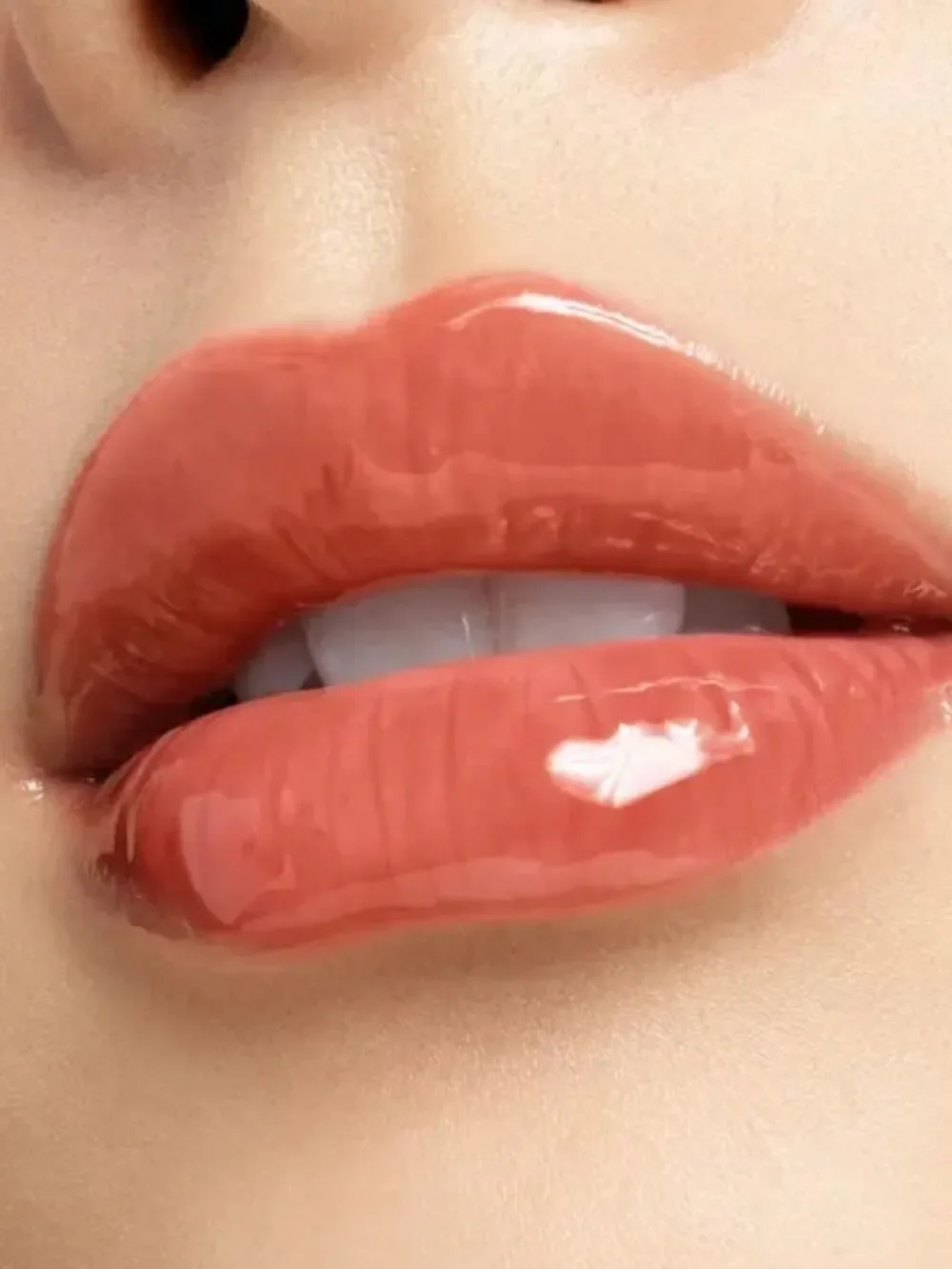 TOM FORD Gloss Luxe Lip Gloss in Inhibition
